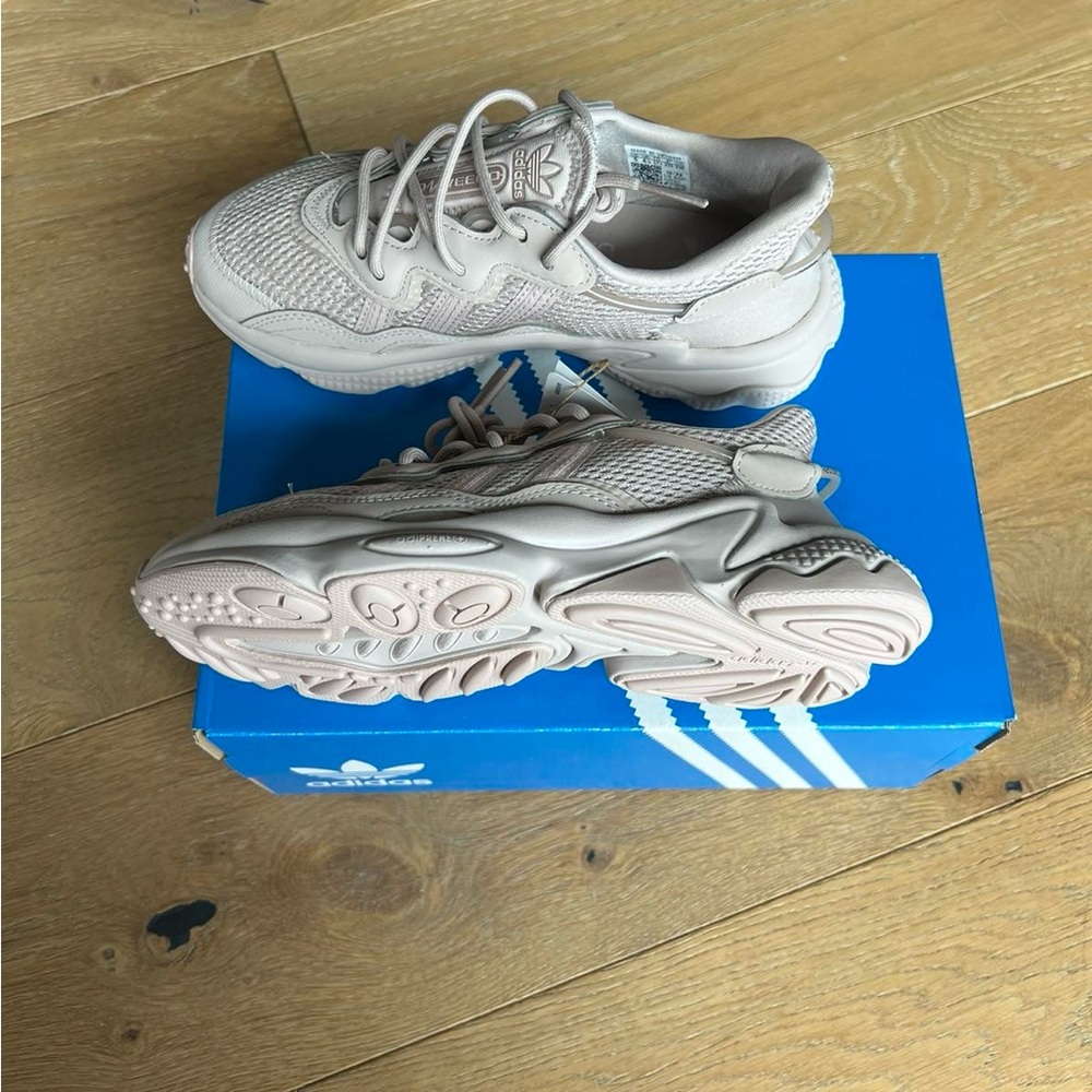 Adidas Original Ozweego J Shoes Sneakers in Nude Beige, size 5